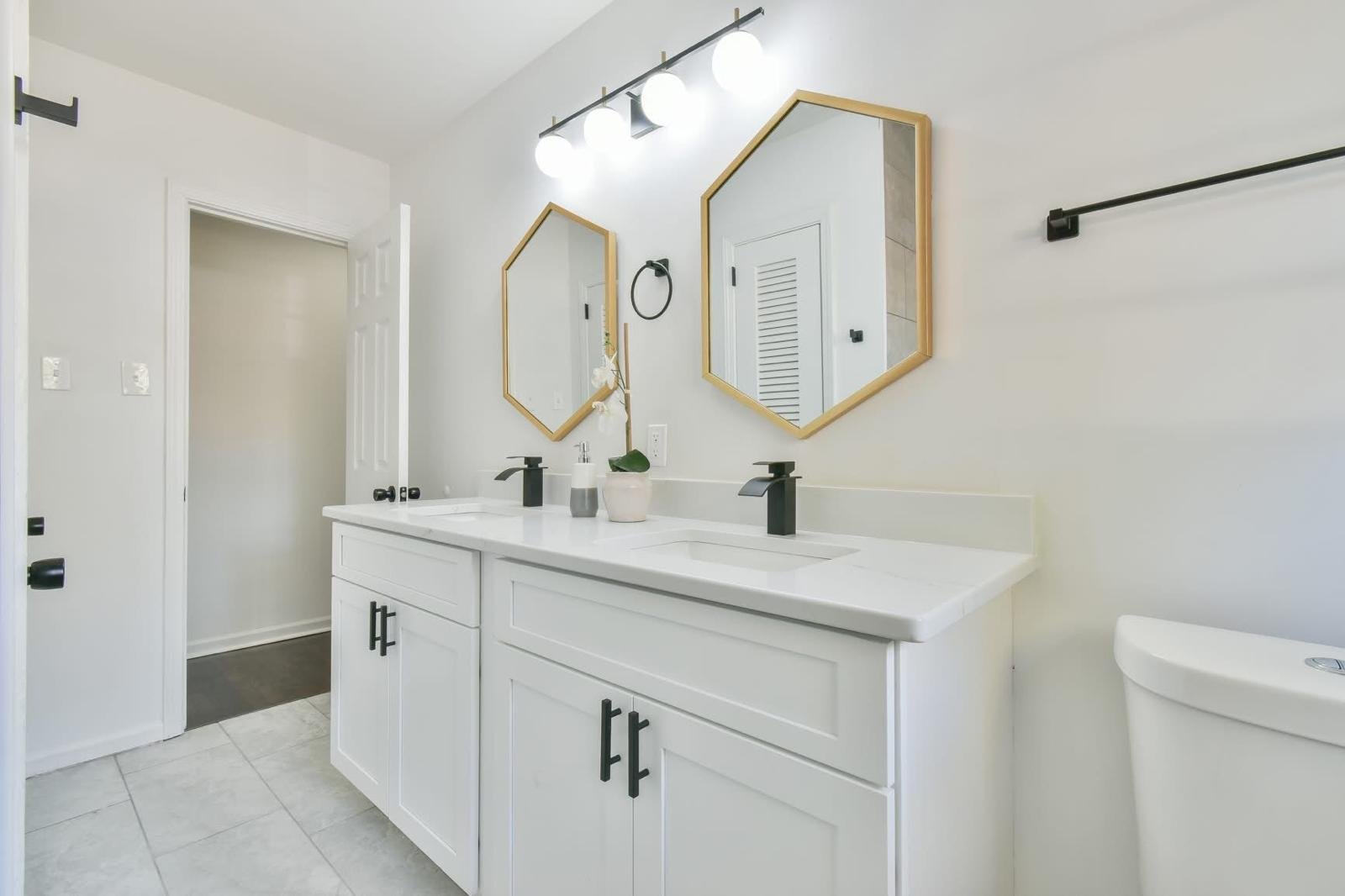 Interior transformation 09 by Zidane Properties
